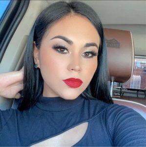 Meet your Posher, Nora nelly